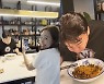 백종원, 이러니 요리할 맛 나지..♥소유진 애교 '둘만의 시간'