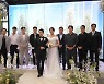 김준호♥김지민 결혼 임박했나..박군-한영 결혼식 부케 받아