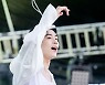 엔플라잉 이승협, 청량한 '뷰민라' 무대 [사진]