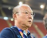 '박항서호' 베트남 U-23, 동티모르에 2-0 승리..'신태용호' 인니 제치고 조 1위 탈환