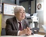 15주기 맞은 'K문학' 1세대 피천득 "정치인 되려면 詩 읽어라"