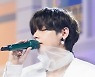 "뷔가 곧 스타일" 방탄소년단 뷔, '젠더 프리' 패셔니스타..진주도 '완벽 소화'