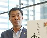 인터뷰 하는 허선행 세종학당장
