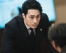 '4년만 안방극장 복귀' 소지섭, '닥터로이어' 출연 결심한 이유 "독특하고 재미있었다"