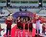 '골때녀' 주시은, 노윤주와 사내 연애인가요?.."허리에 손 해명해라" [TEN★]