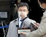 검찰, 김만배 횡령혐의 추가기소.."박영수 인척에 100억 전달"