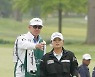 고진영 '경사가 좀 있으니까' [포토]