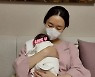 '의사♥' 이정현, 딸바보 다 됐네.."모유수유 몸살 없이 성공적"