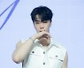 아스트로 문빈, 그윽한 눈빛