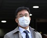 檢, 화천대유 대주주 김만배 '100억 횡령' 혐의로 추가 기소