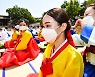 [포토] "성년 됐어요"