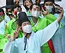 '어른된 기념으로'