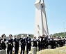 기념식 이틀 앞둔 5·18 민주묘지..추모 열기 고조
