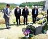 선배 언론인들을 향해 추모