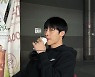 우도환, 훈훈 비주얼로 여심 저격..장난기 넘치는 표정 '눈길'[스타IN★]