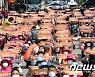 최저임금 인상 촉구하는 노동자들!