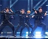역동적인 무대 펼치는 TNX