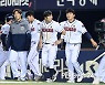 [포토]두산, '이 경기를 무승부로'
