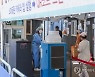 오후 9시까지 전국 3만631명 확진..어제보다 3317명↓