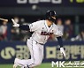 김재환 '끝내기 찬스 만들었어' [MK포토]