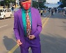 [5.18 42주년] 최고 좋은 보라색옷 꺼내입은 할아버지 "주변서 많이 희생..숭고한 정신 되새겨"