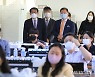 선거 앞두고 투표지분류기 교육 현장 찾은 노태악 중앙선관위원장