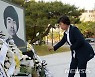 이세종 열사에 헌화하는 조배숙 전북도지사 후보