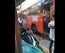서울 영등포서 달리던 버스가 신호등 들이받아..13명 부상