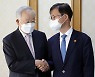 이정식 장관, 손경식 만나 "노동시스템 개선 필요..노사 신뢰 바탕돼야"