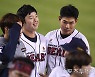 [ST포토] '김민혁 잘했어'