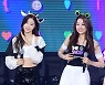 [T포토] 카즈하-허윤진 '깜찍 투샷~'