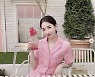 배수진, 오늘은 핑크 공주네..음료수까지 완벽한 연출 [TEN★]