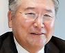 이덕선 한국외대 해외동문연합회 이사장 모교에 장학금 100만달러 기부