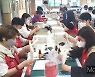 롯데아울렛 광주수완점, 시각장애인용 선거공보물 제작 동행