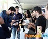 정우성, 프랑스 팬들에 둘러싸인 입국길[포토엔HD]