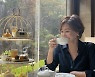 '55세' 김성령, 저건 또 얼마야..고급 호텔에서 으리으리한 애프터눈티 힐링~