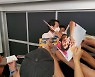 와, 이정재 인기 장난 아니네~ [단독]