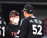류지현 감독 '이재원, 내일도 슈퍼캐치 부탁해' [MK포토]