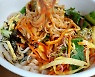 쫄깃한 칡국수·달콤한 감자빵.. '입맛의 구황' 책임지는 별미
