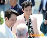 이정재-정우성, 집행위원장과 다정한 대화[포토엔HD]