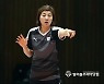 [한국 女배구 유스] 경기를 지켜보는 장윤희감독.