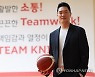통합 우승 SK 전희철 감독 "가족들 보니 은퇴 때 생각나 눈물"
