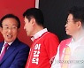무슨 얘기를 하는 것일까