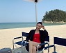 '173cm' 장윤주, 레드 수영복에 드러난 '美친 몸매'..해수욕장 시선 싹쓸이