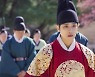 '붉은 단심'으로 만개한 이준