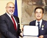 이성희 농협중앙회장 '佛농업공로훈장'
