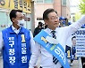 이재명, 거리유세 중 봉변.."철제그릇에 맞았다"