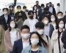 확진자 격리의무 해제 결국 연기.."4주 뒤 재평가"