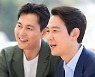 칸 찾은 이정재 "전 세계에서 정우성을 제일 멋있게 찍고 싶었다"