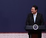 Korea, US to expand mutual investment in battery, chip: Yoon